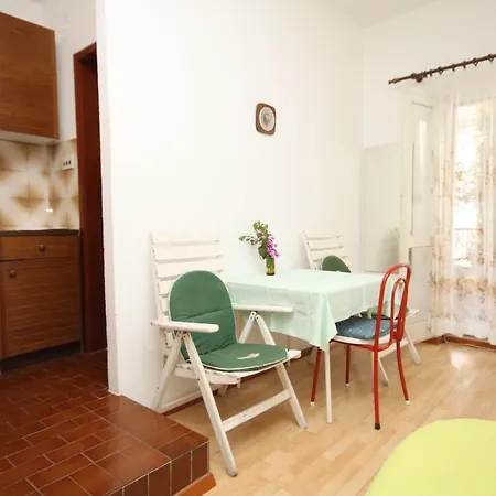 Apartment With A Parking Space - 6691 Makarska