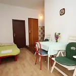 With Parking Space - 6691 Апартаменты Макарска