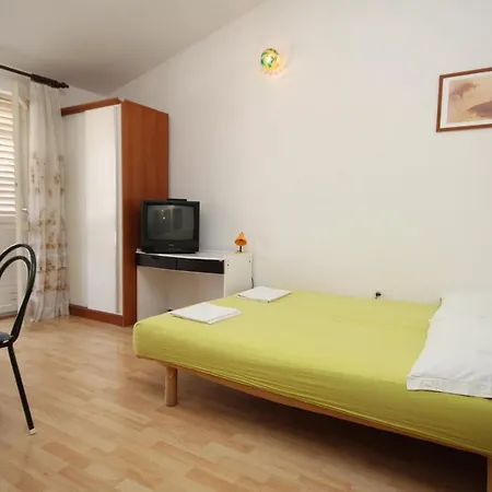 Apartman With Parking Space - 6691 Makarska