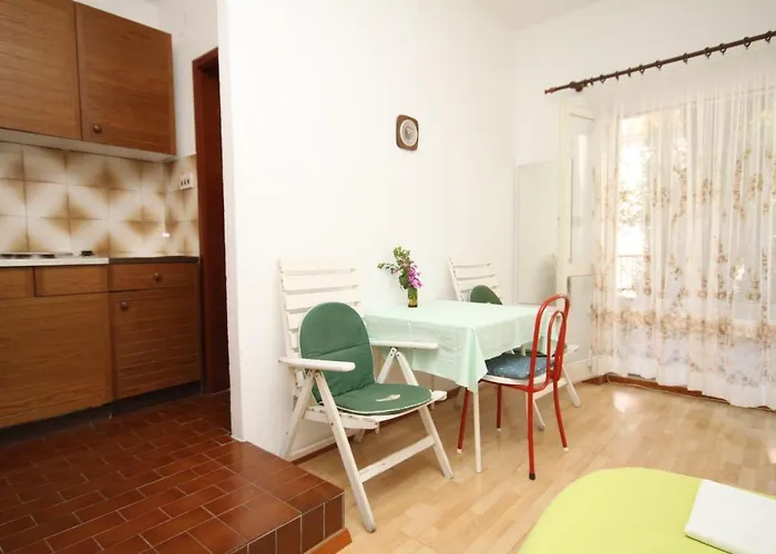 Apartman With Parking Space - 6691 Makarska