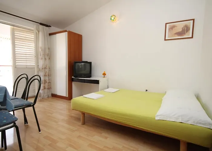 Apartman With Parking Space - 6691 Makarska